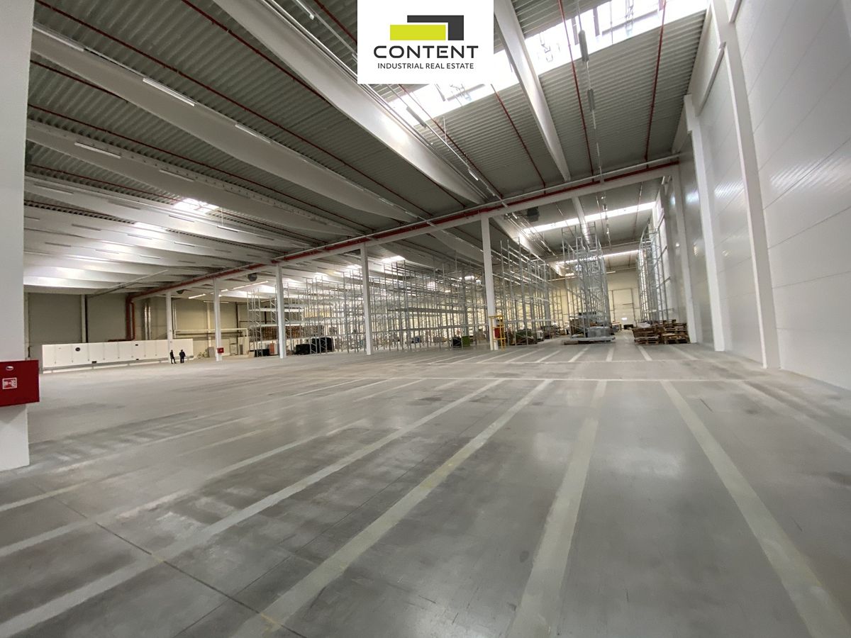 Pronájem skladového prostoru 5442 m² – fotografie 3