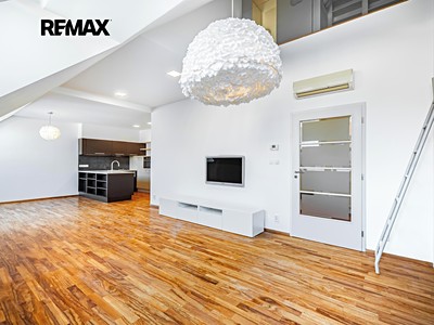 Pronájem bytu 6 pokojů a více 200 m² (Mezonet)