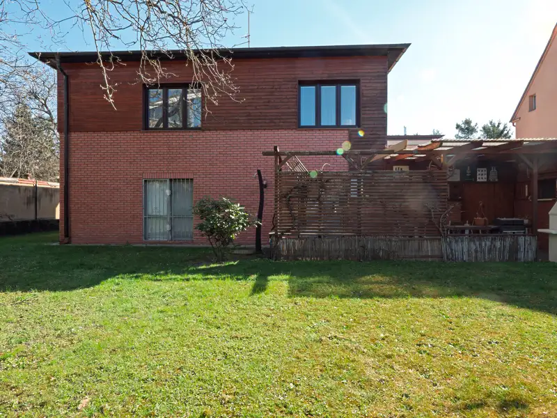 Prodej rodinného domu 180 m², pozemek 593 m², Praha – náhled fotky 2