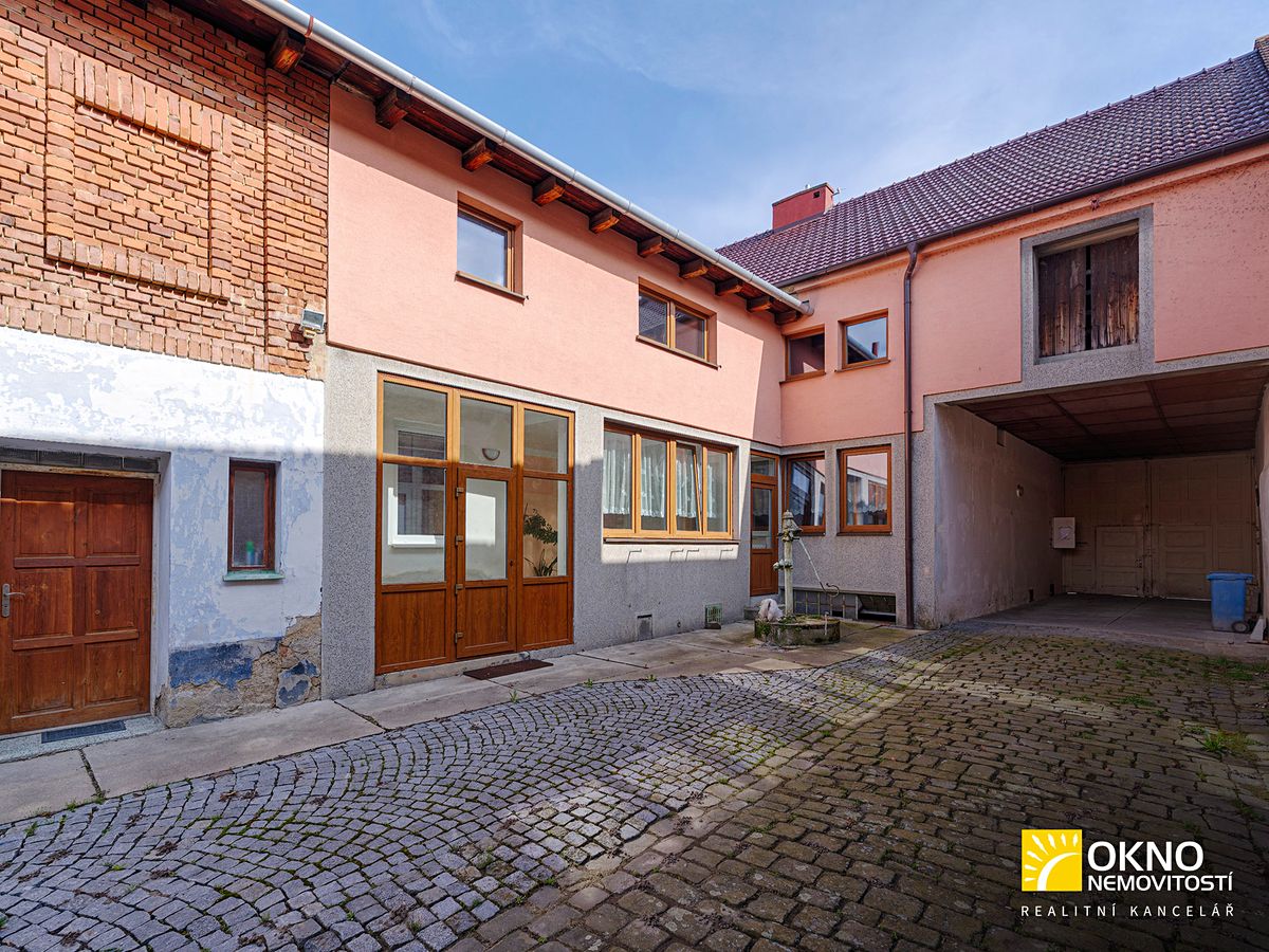 Prodej rodinného domu 600 m², pozemek 1240 m² – fotografie 3