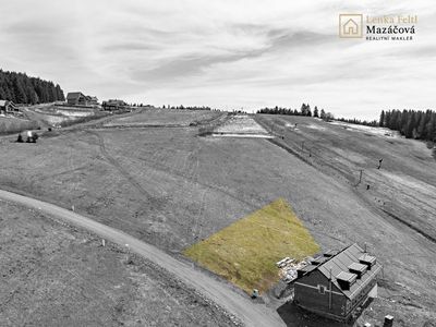 Prodej stavebního pozemku 1077 m²