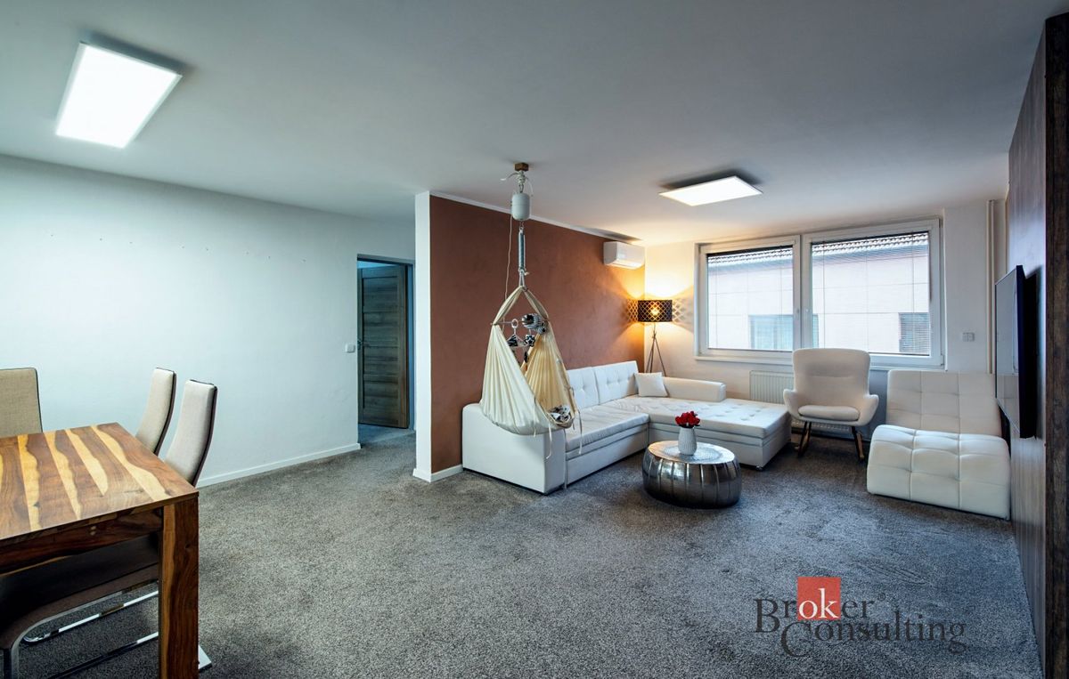 Prodej rodinného domu 234 m², pozemek 1062 m² – fotografie 3