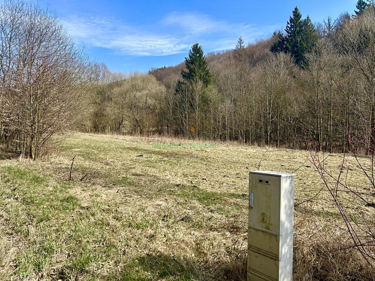 Prodej stavebního pozemku 900 m² – fotografie 2