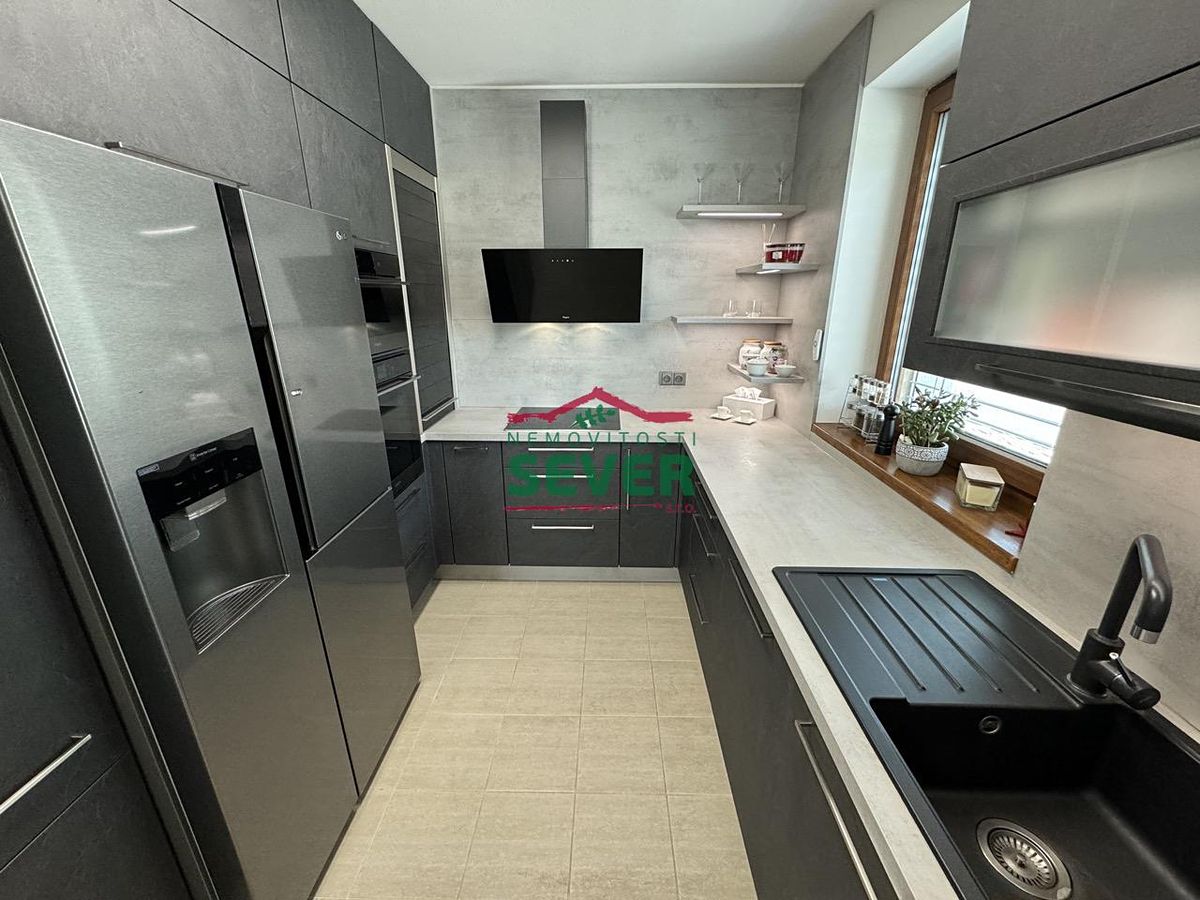 Prodej rodinného domu 220 m², pozemek 571 m² – fotografie 5