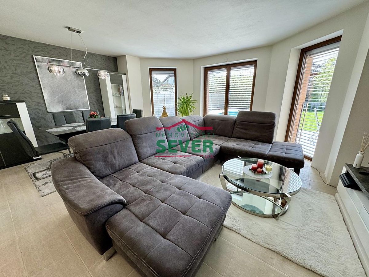 Prodej rodinného domu 220 m², pozemek 571 m² – fotografie 4