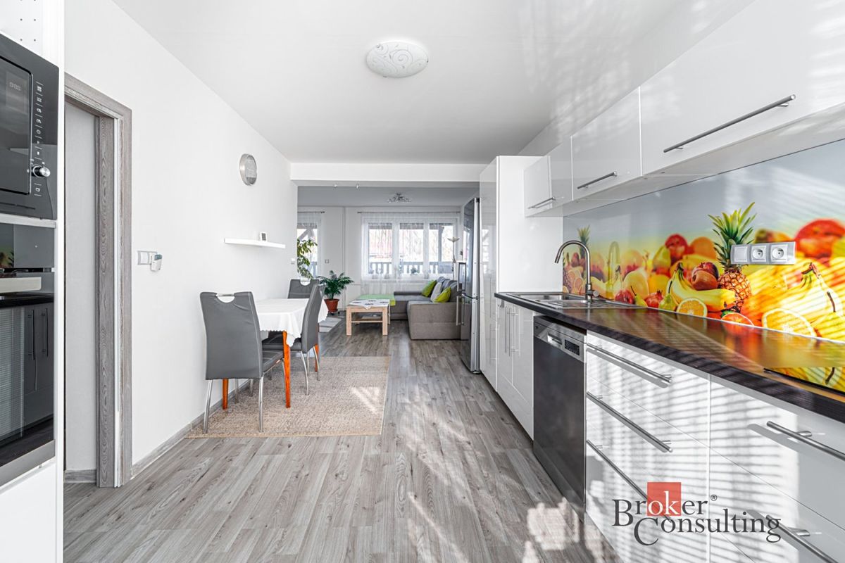 Prodej rodinného domu 126 m², pozemek 205 m² – fotografie 3