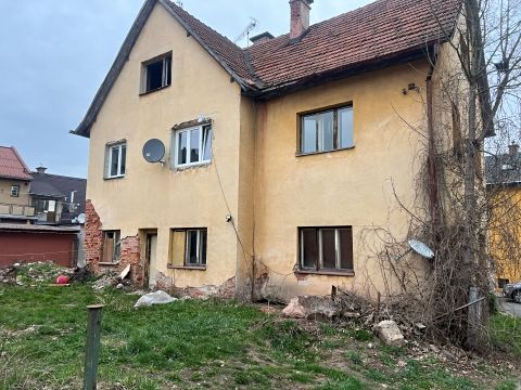 Prodej rodinného domu 255 m², pozemek 442 m² – fotografie 2