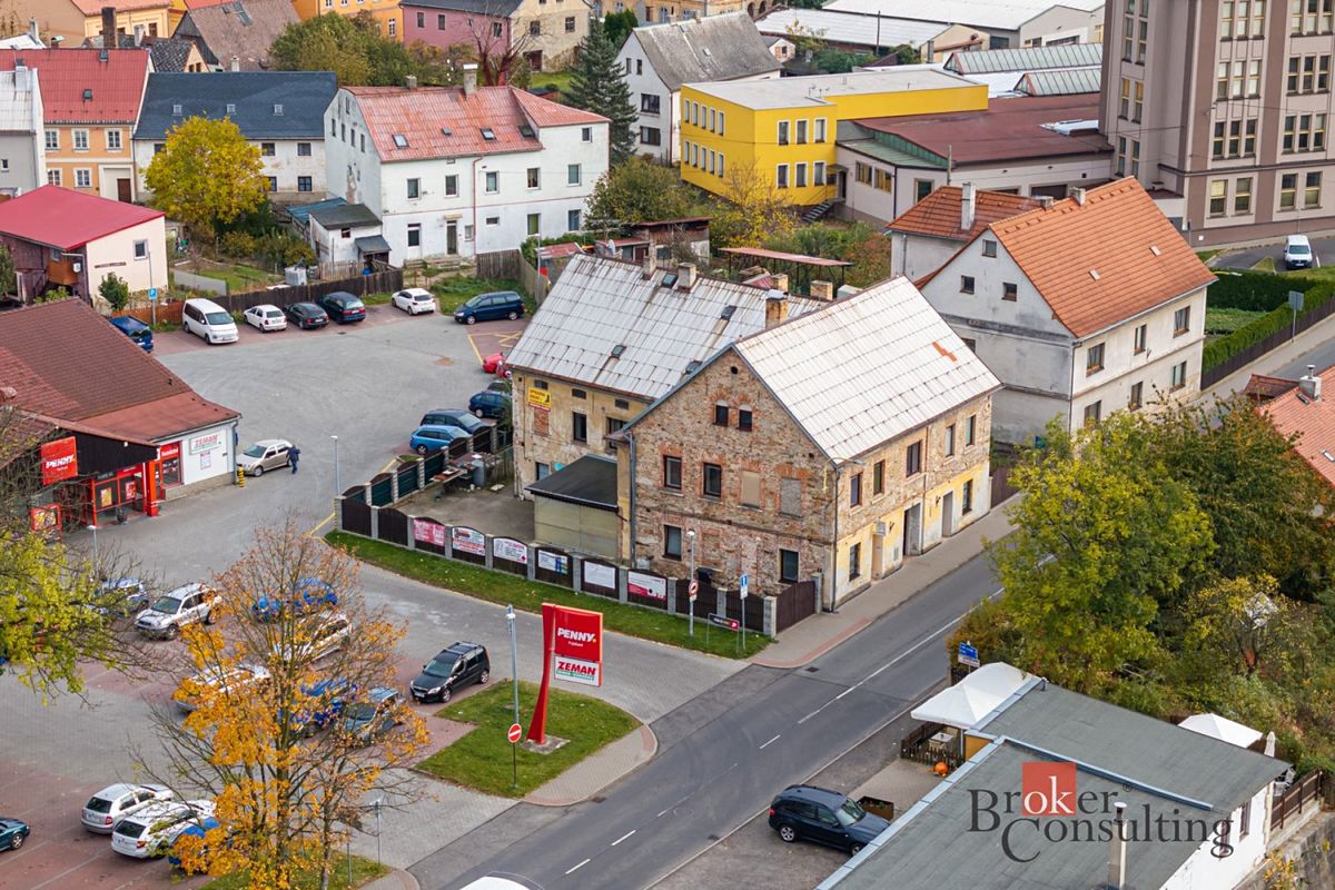Prodej rodinného domu 450 m², pozemek 692 m² – fotografie 2