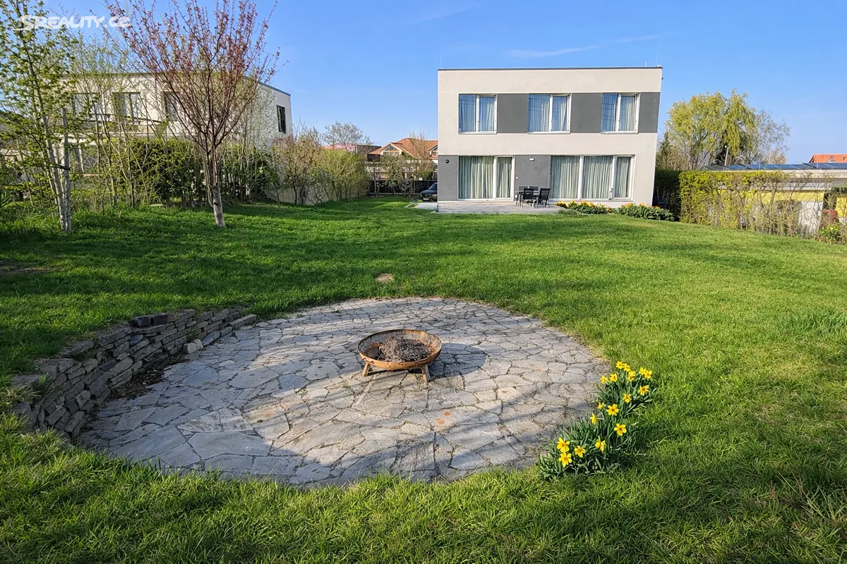 Prodej rodinného domu 242 m², pozemek 783 m² – pohled 2