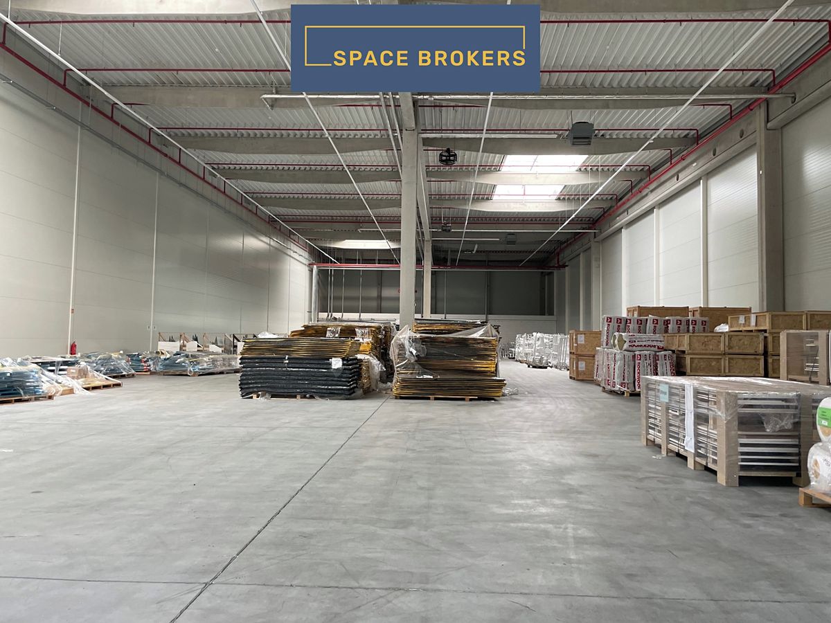 Pronájem skladového prostoru 1589 m² – fotografie 4