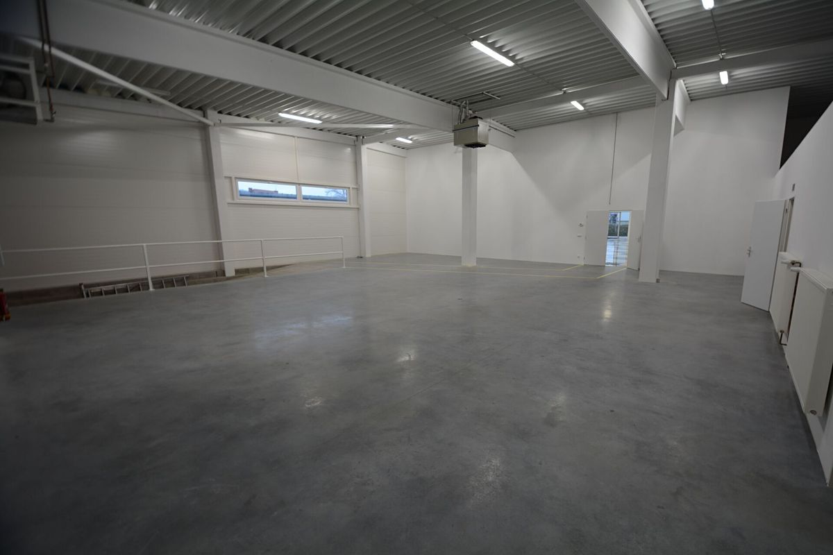 Pronájem obchodního prostoru 698 m² – fotografie 5