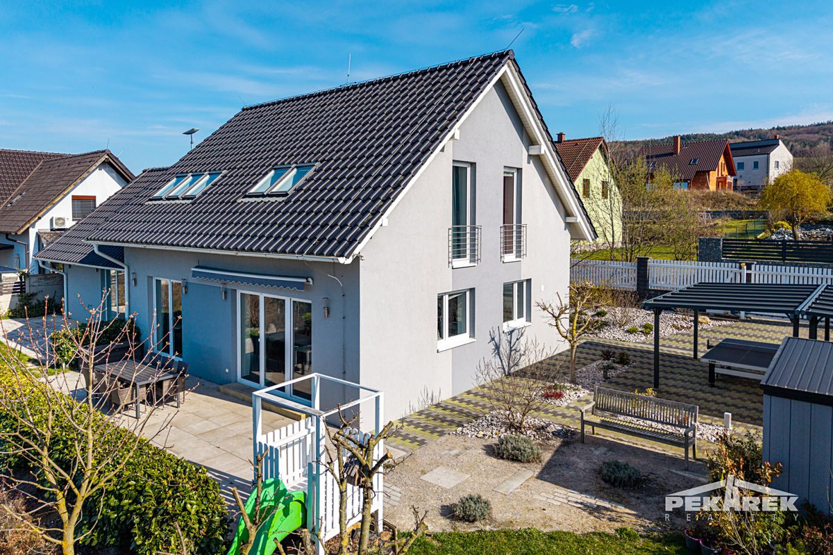 Prodej rodinného domu 179 m², pozemek 1078 m² – fotografie 2