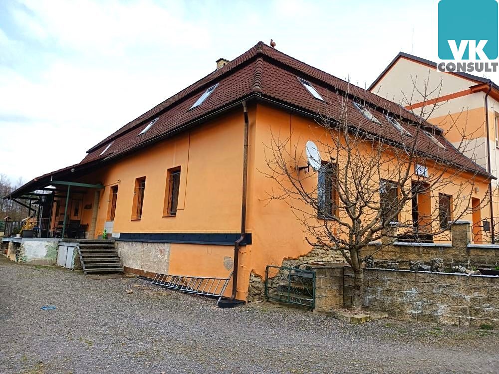 Prodej rodinného domu 314 m², pozemek 1374 m² – fotografie 2