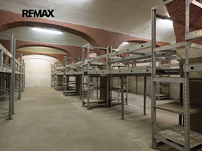 Prodej skladového prostoru 448 m²