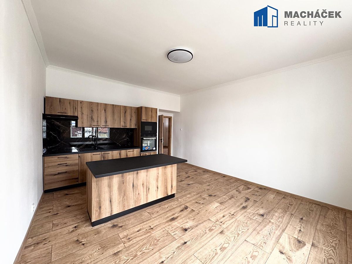 Pronájem bytu 3+1 110 m² – fotografie 2