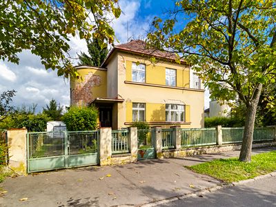 Prodej rodinného domu 356 m², pozemek 1666 m²