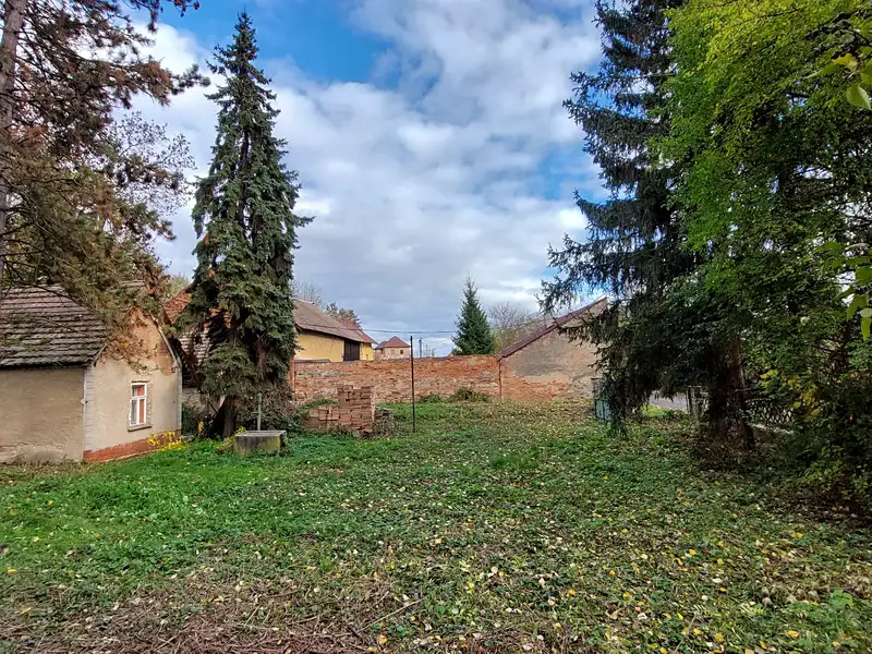 Prodej stavebního pozemku 1090 m², Černuc – náhled fotky 1