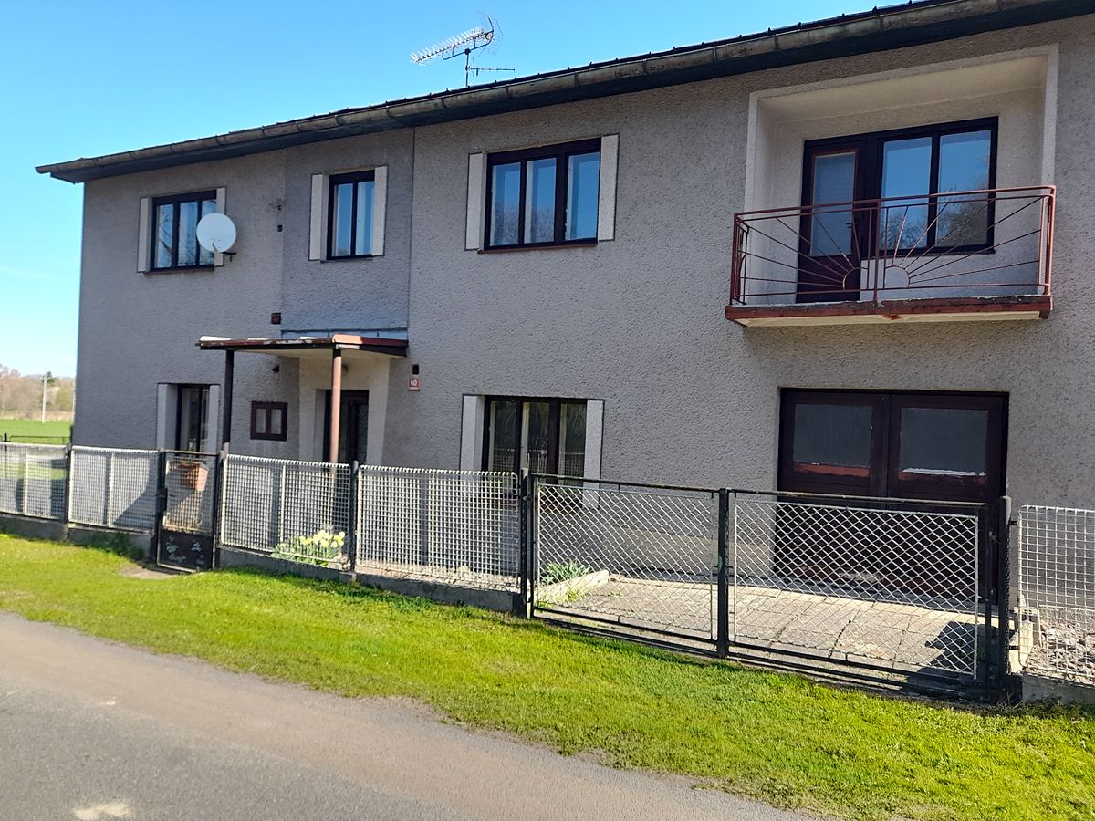 Prodej rodinného domu 239 m², pozemek 449 m² – fotografie 2