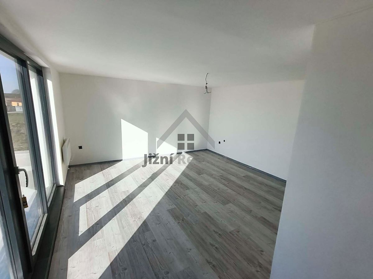 Prodej rodinného domu 220 m², pozemek 810 m² – fotografie 4