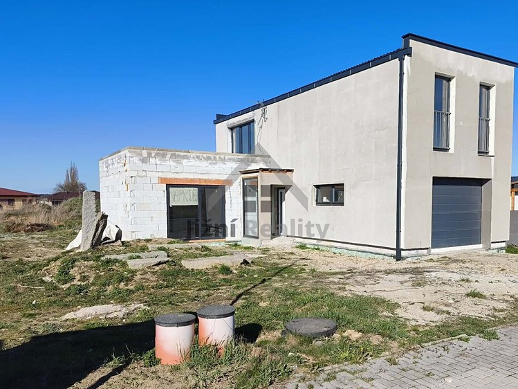 Haus zum Kauf, 220 m² (2 von 16)