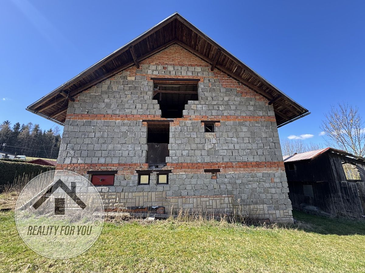 Prodej rodinného domu 270 m², pozemek 1011 m² – fotografie 5