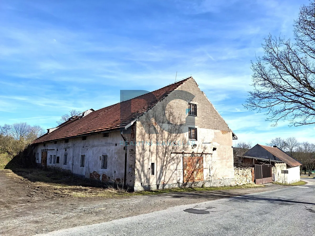 Prodej rodinného domu 989 m², pozemek 1202 m²