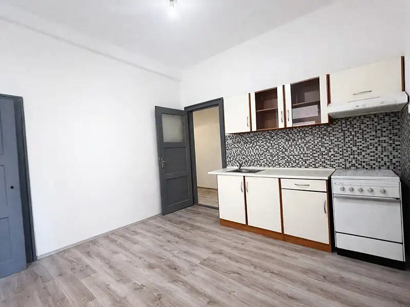 Pronájem bytu 1+1 46 m², Karlovy Vary – náhled fotky 1