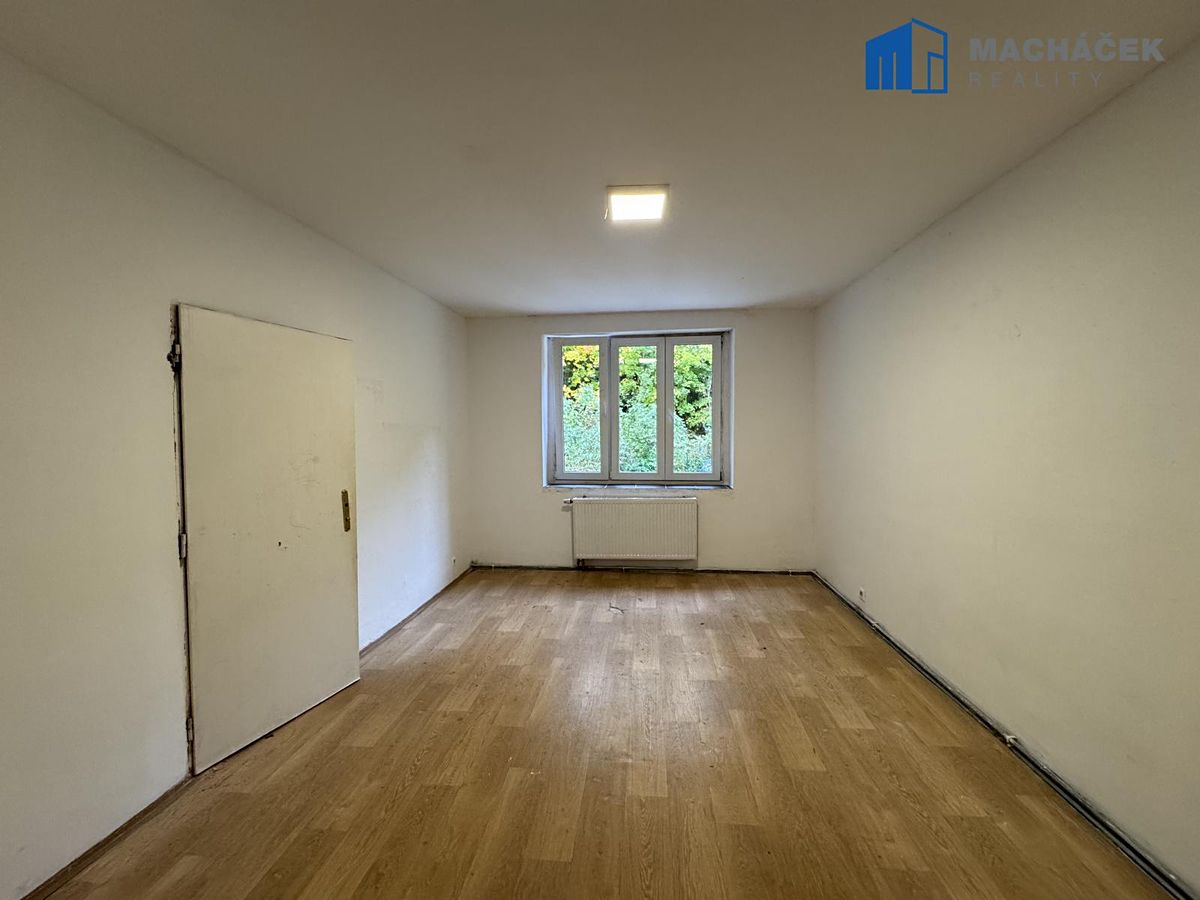 Prodej rodinného domu 204 m², pozemek 189 m² – fotografie 3