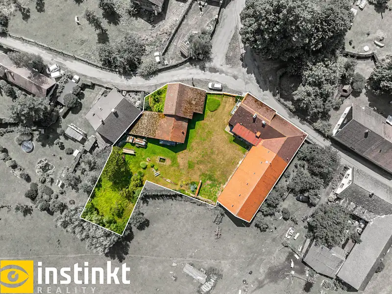 Prodej rodinného domu 450 m², pozemek 1844 m², Kolinec – náhled fotky 3