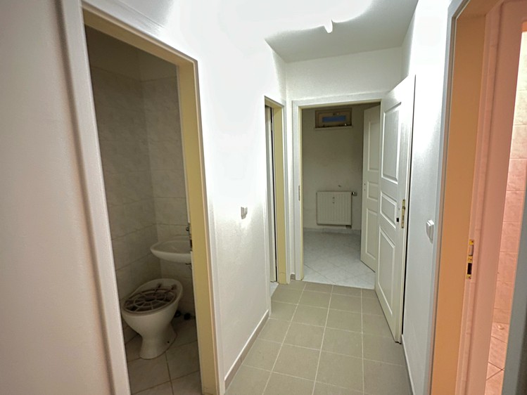 Prodej komerčního prostoru, 111 m² (9 z 20)