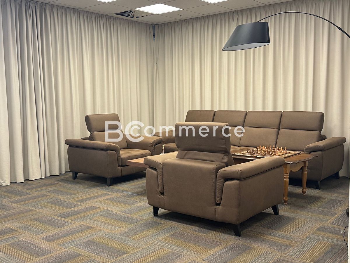 Pronájem kanceláře 240 m²