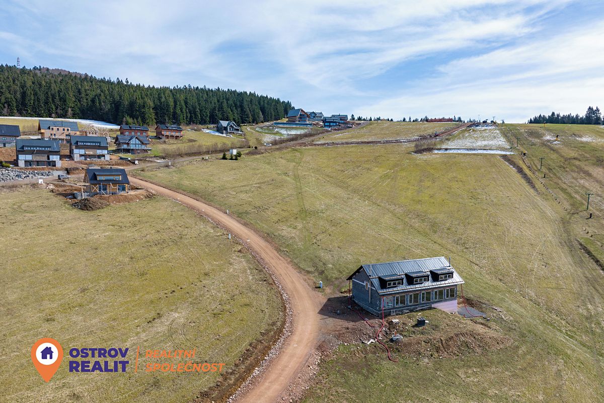 Prodej stavebního pozemku 1077 m² – fotografie 2