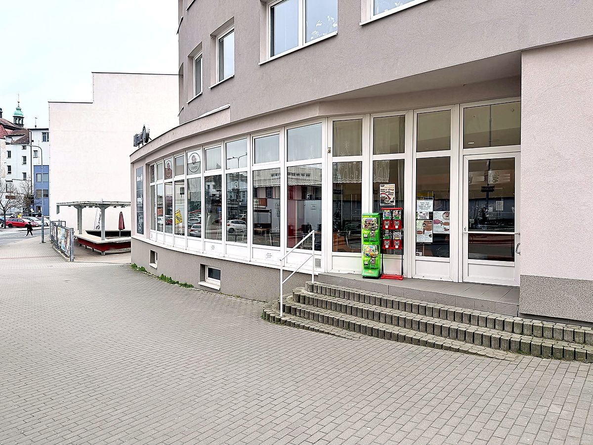 Pronájem obchodního prostoru 165 m²