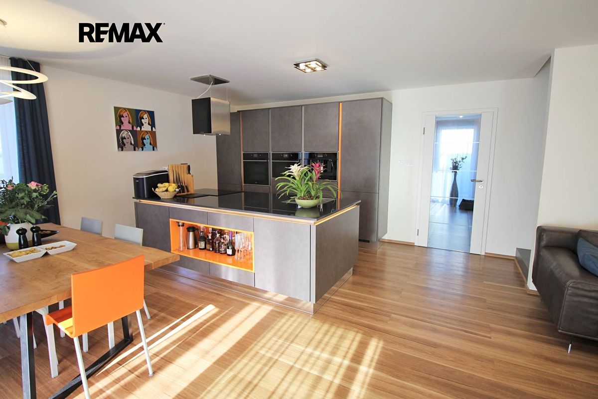 Prodej rodinného domu 135 m², pozemek 440 m² – fotografie 2