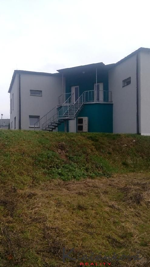 Prodej rodinného domu 265 m², pozemek 580 m² – fotografie 3