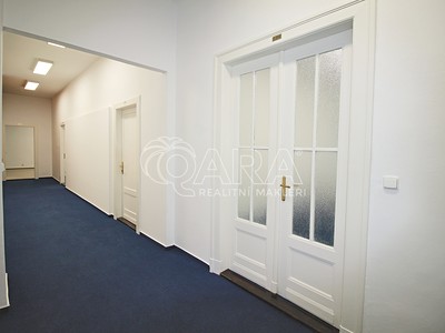 Pronájem kanceláře 143 m²