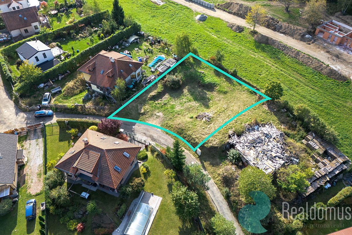 Prodej stavebního pozemku 823 m² – fotografie 3