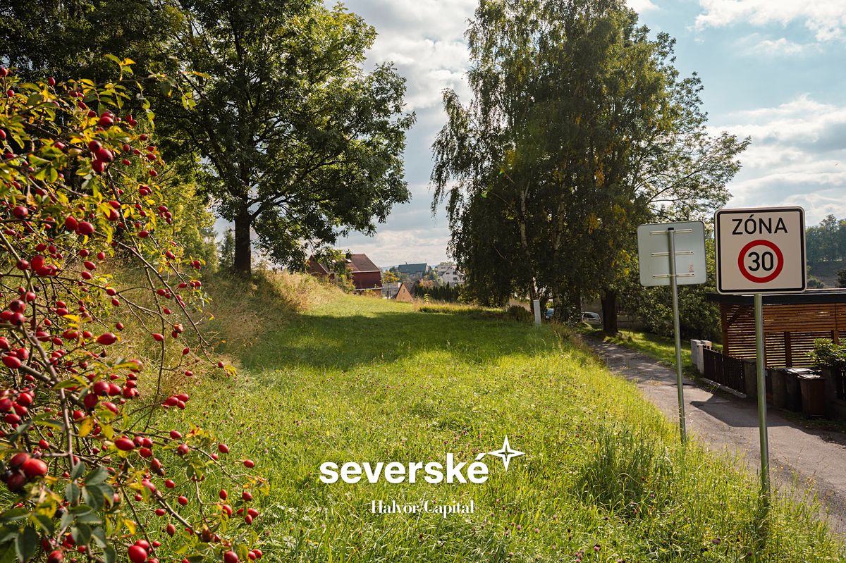 Prodej stavebního pozemku 935 m² – fotografie 2