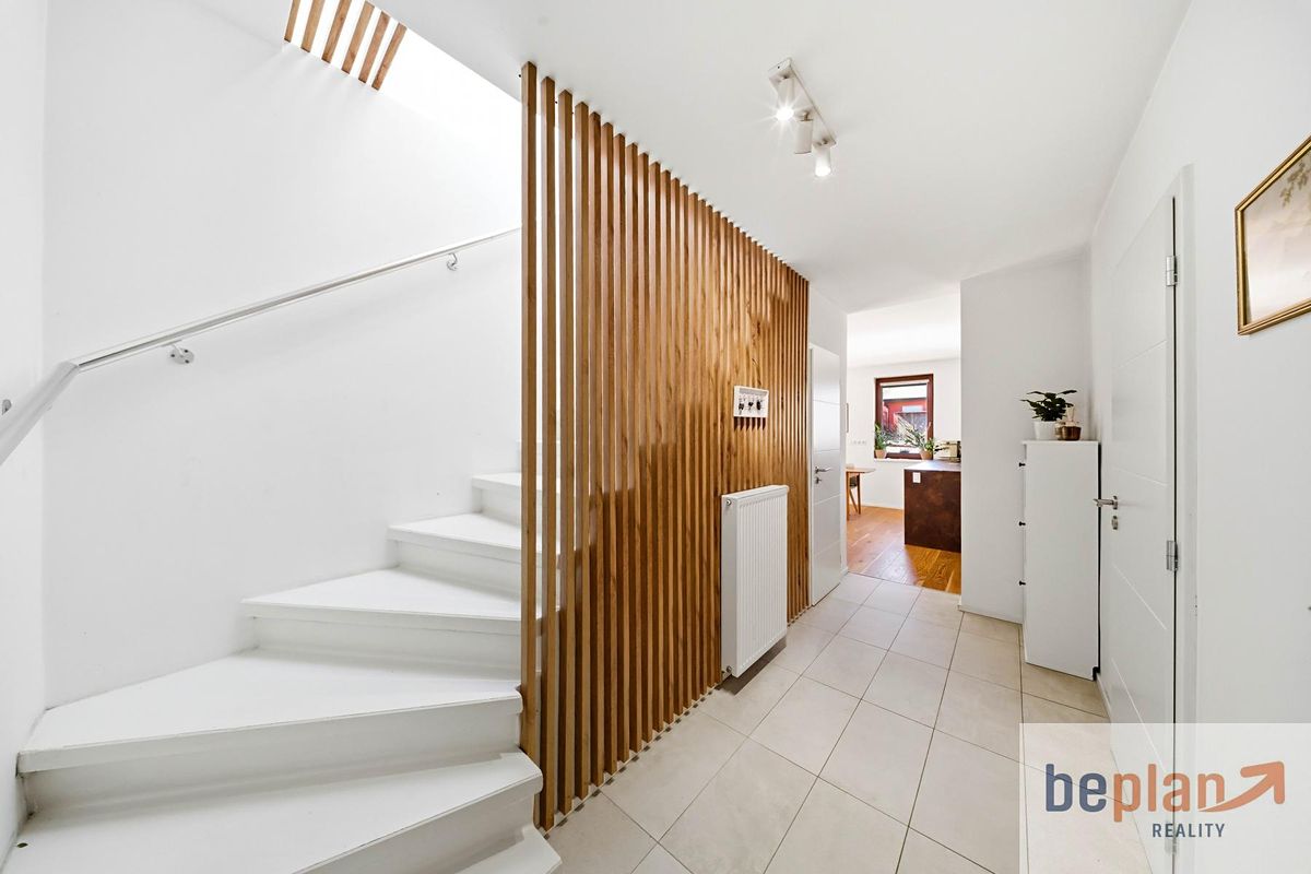 Prodej rodinného domu 161 m², pozemek 530 m² – fotografie 5