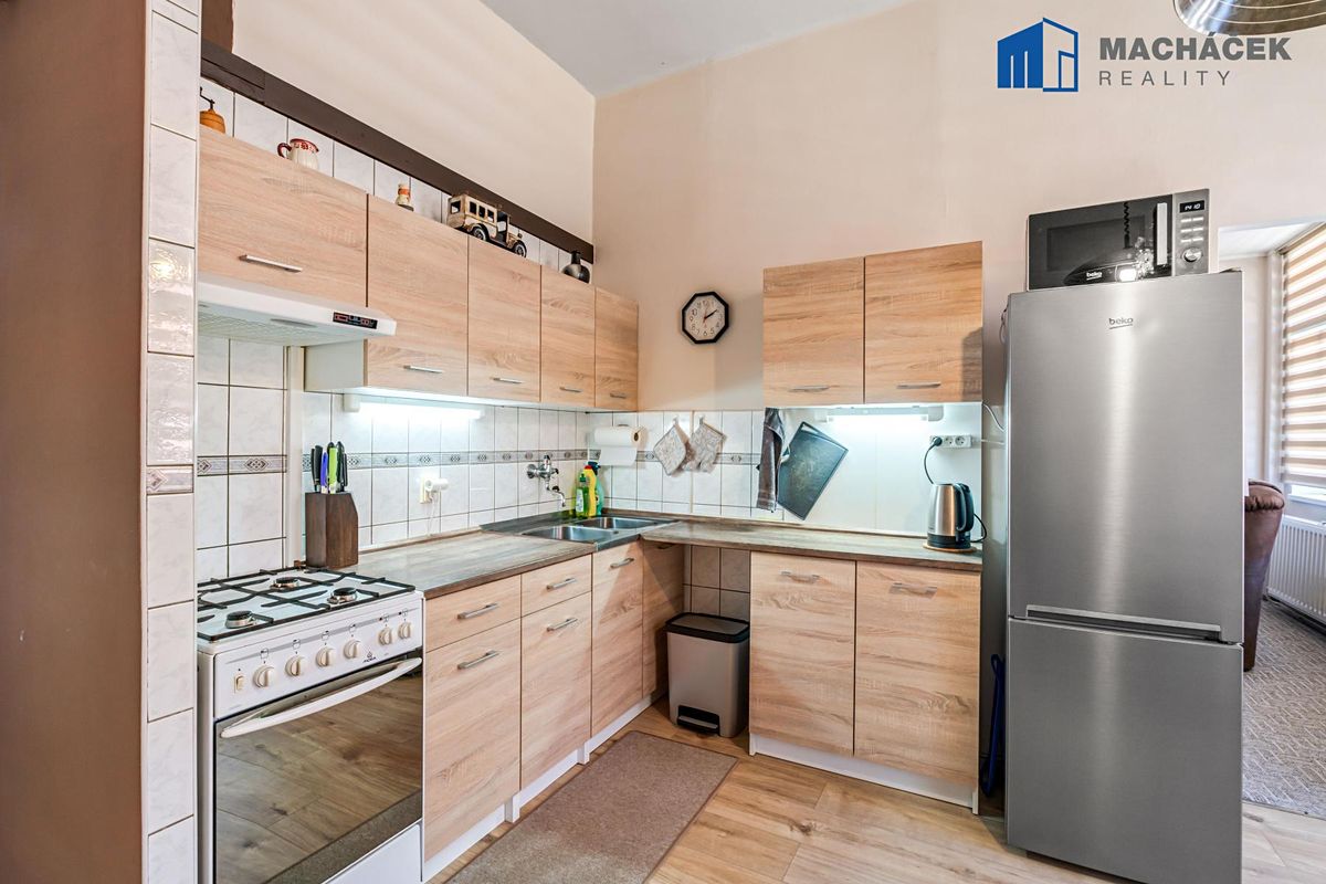 Prodej vícegeneračního domu 287 m², pozemek 338 m² – fotografie 3