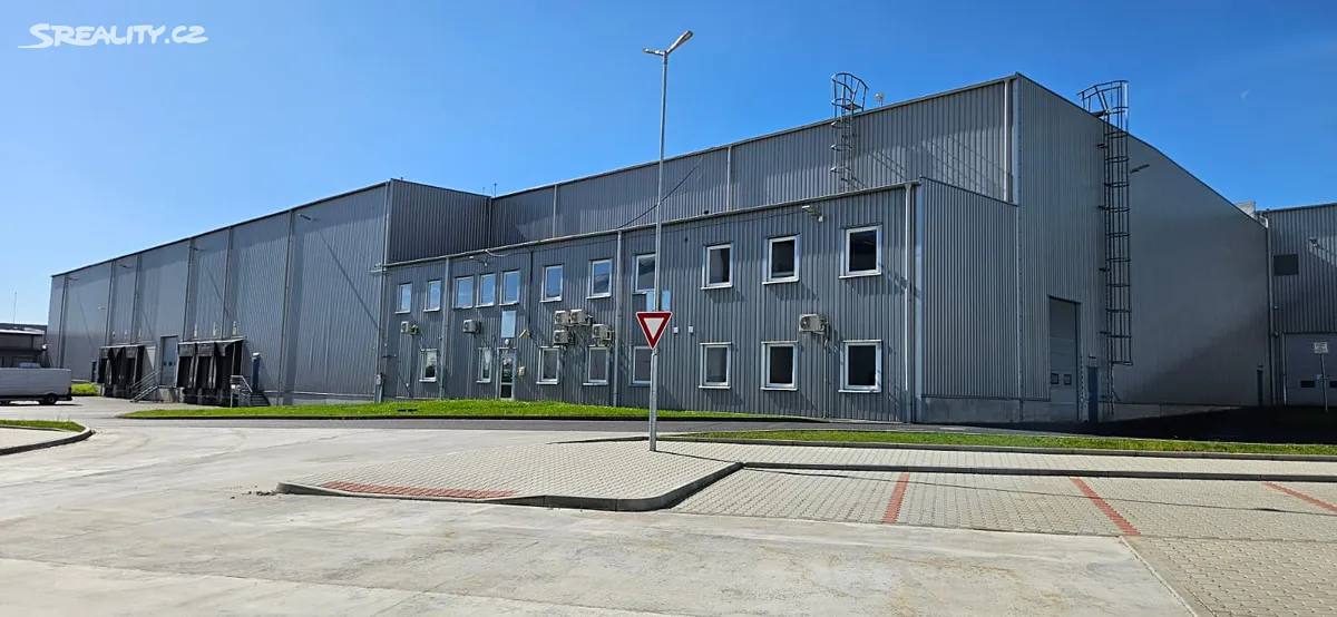 Pronájem skladového prostoru 4219 m² – pohled 2