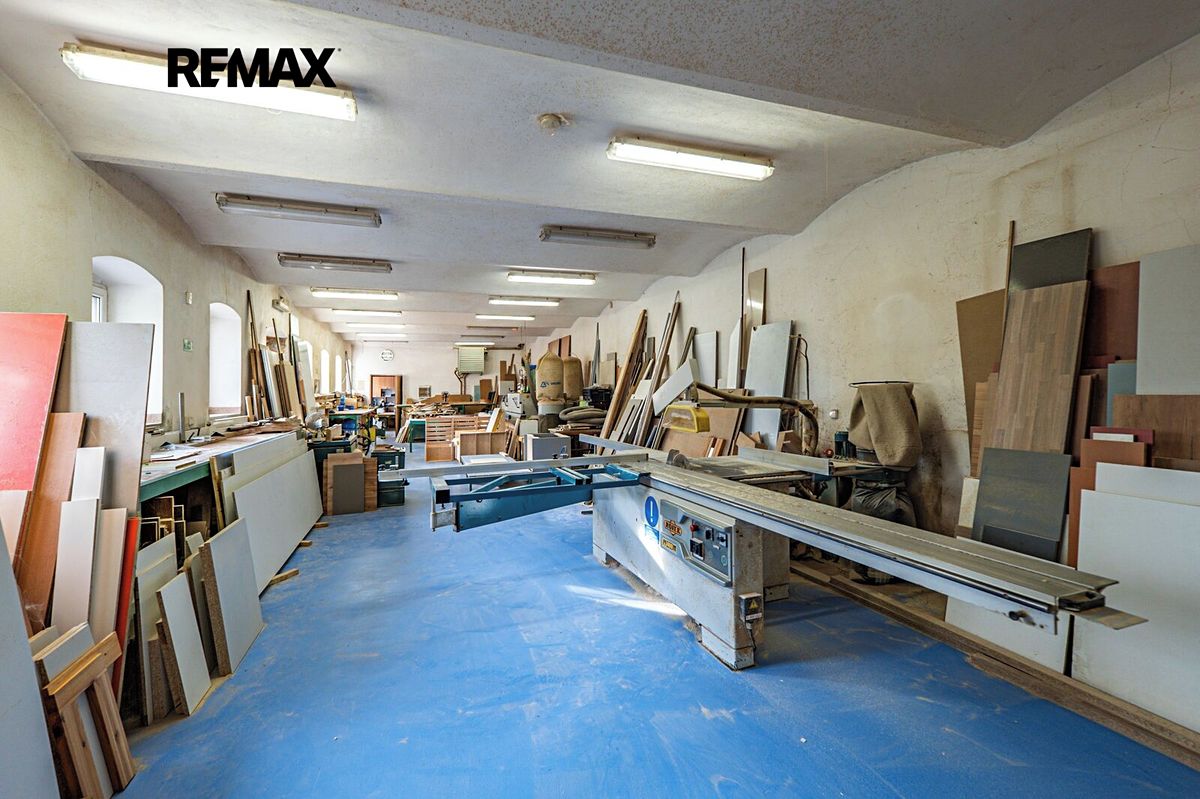 Prodej rodinného domu 507 m², pozemek 2270 m² – fotografie 3