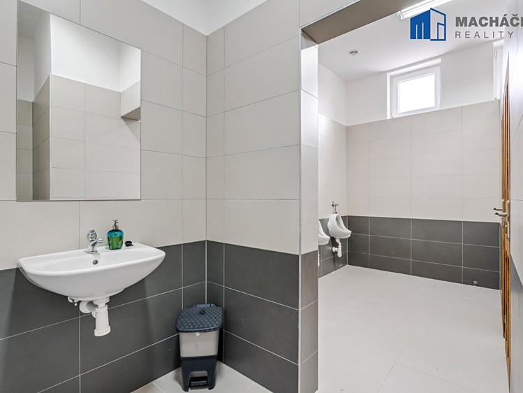 Комерційне приміщення на продаж, 669 м² (20 з 32)