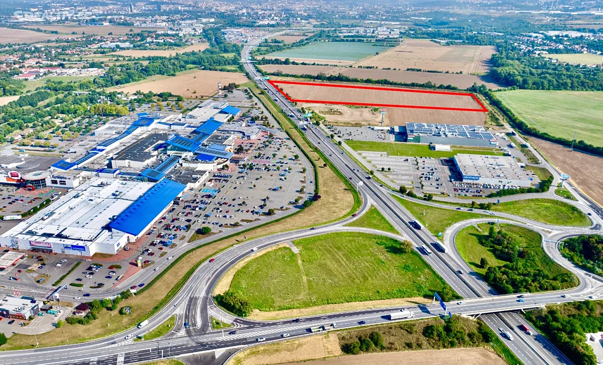 Prodej komerčního pozemku 7000 m² – pohled 3