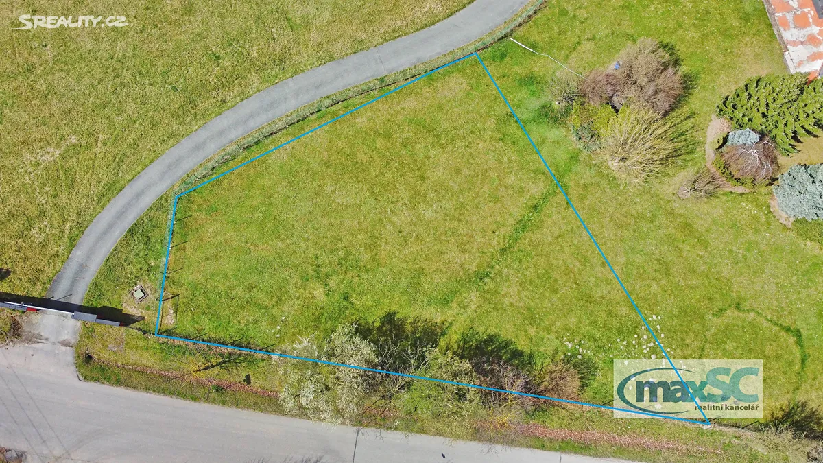 Prodej stavebního pozemku 976 m² – pohled 3
