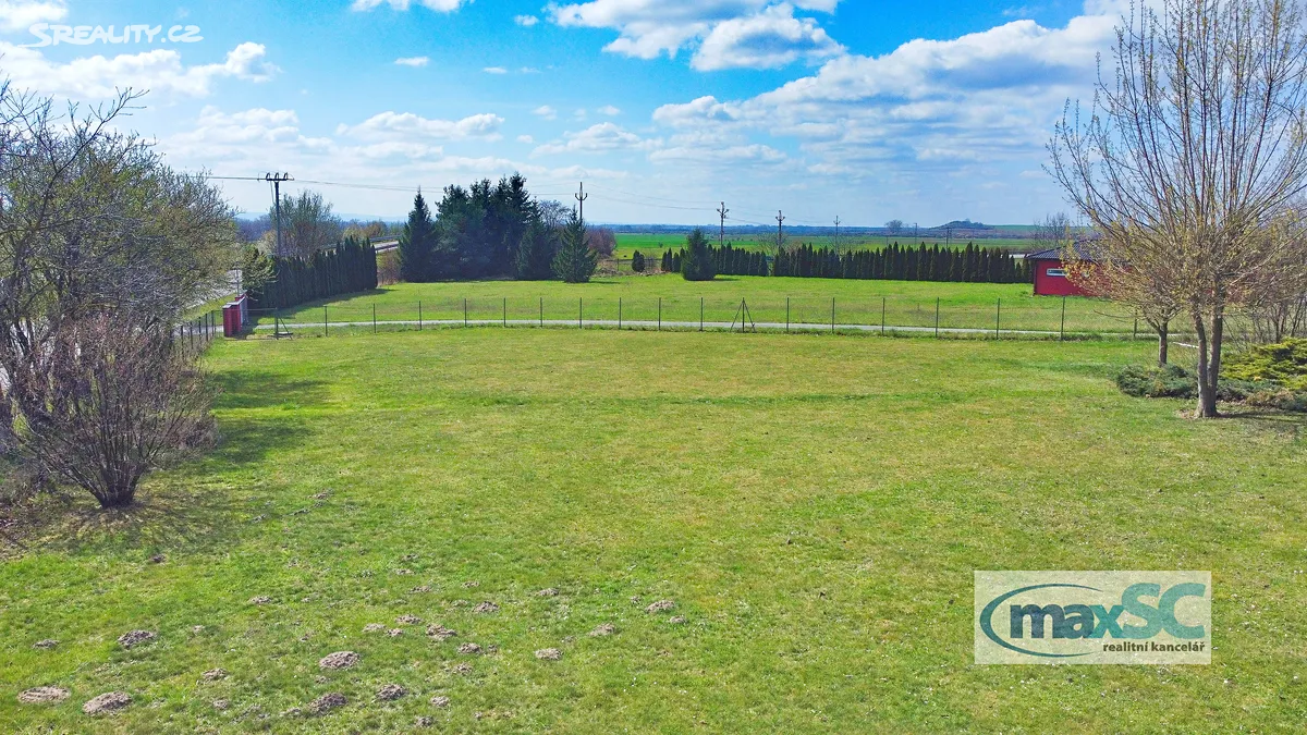 Prodej stavebního pozemku 976 m² – pohled 2