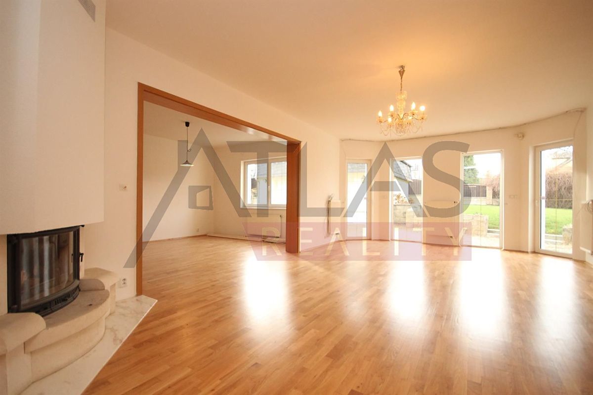 Pronájem vily 360 m², pozemek 860 m² – fotografie 4