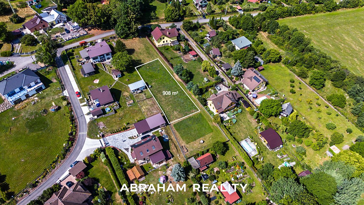 Prodej stavebního pozemku 908 m², Jince – fotka 1 z 3