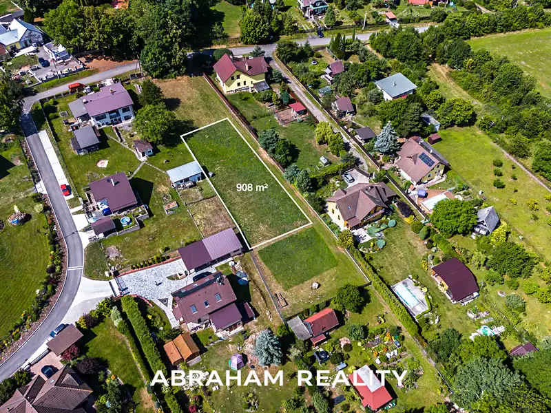 Prodej stavebního pozemku 908 m², Jince – náhled fotky 1