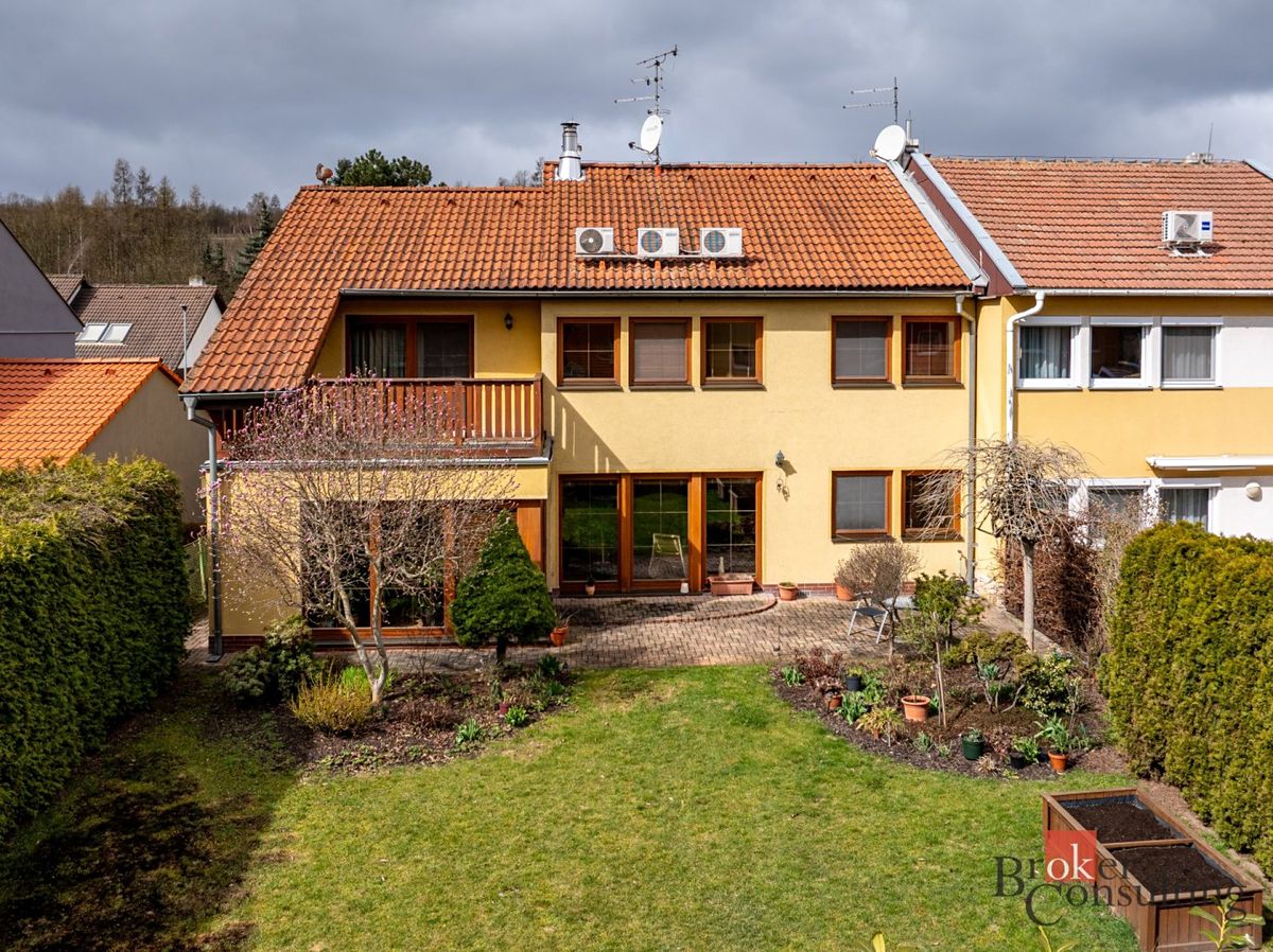 Prodej rodinného domu 239 m², pozemek 299 m²